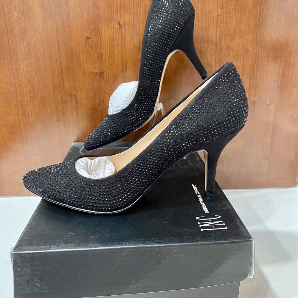 Black elegant Pumps w/ rhinestone worn only once.